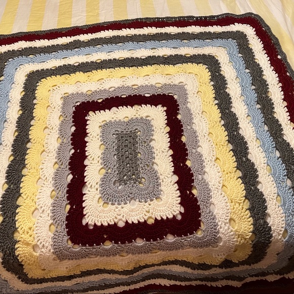 Afghan / Throw 49” x 52” - Picture 2 of 4